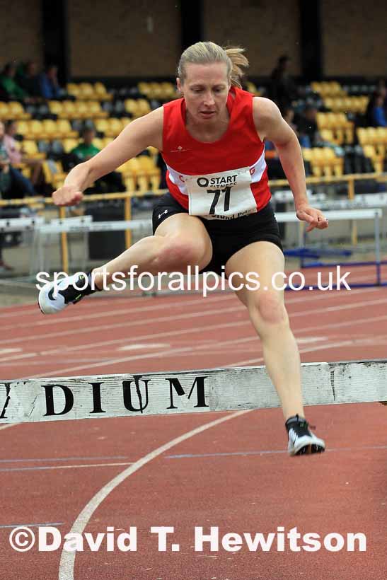Senior womens 1500 metres steeplechase, NEGP 2, Monkton. Photo: David T. Hewitson/Sports for All Pics